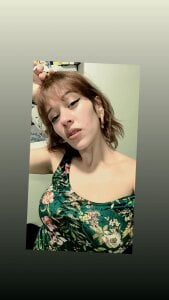 DommeSarah Public Gambar