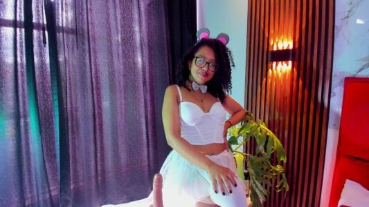 69_artemisa Today this little mouse is very naughty, can I see what you're hiding there?🧀 Pic 3