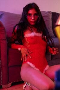 miyu_lu “Holiday Vibes ❄️🎄✨ Pic 4