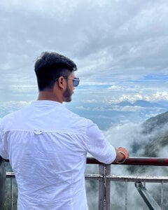 Alive045 Public Pic 4