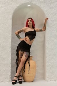 HannaRed_ I'm waiting for you 🖤😏 Pic