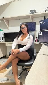 mia_hank Your favorite secretary is available... what's your next order 📒🔥❤️‍🔥 Foto 3
