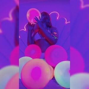 Miiss--Start NEON Pic