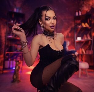 FindomMonique Supreme Goddess 사진