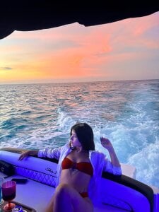 Aleja_shy1 Public Billede 3