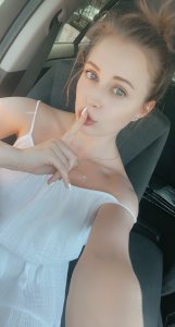 PamelaWet Selfies in my BMW x1 Pic 4