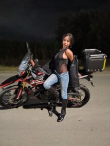 AliceJackkson A somewhat hot ride Pic 4