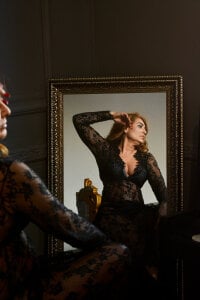 KarlaHartley “5 elegant shots of lace, luxury & pure temptation 🌹🔥” Pic 5