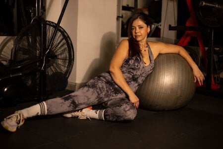 Anantaa_のWarming up but not just the muscles 😏の 6枚の写真