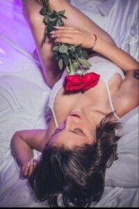 tina2204 Give my photos lots of love🌹❤️ Pic 3