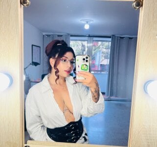 vane_lopez_ halloween sexy Pic 4