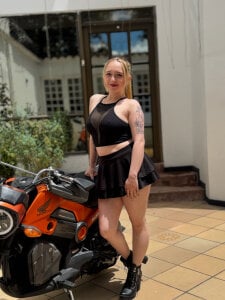 Zdjęcia Liaroberts1 Horny motorcycle💖:  2