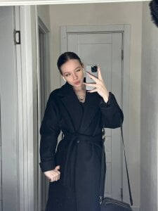 Molly_Mora Public Pic 3