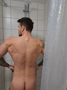 Mystery_Mark Komm Duschen Baby 💦 Foto 2