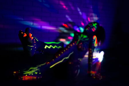 sarah_banks1 neon Pic 3