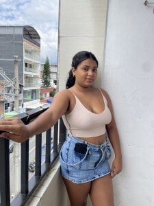 CurlyAliccia_ Public Pic 6