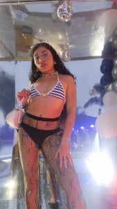 IvonnyCooper Pool Party Pic