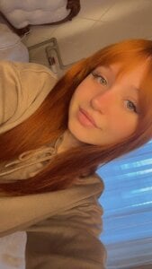 KatheyMichelfelder Crimson Allure Poză