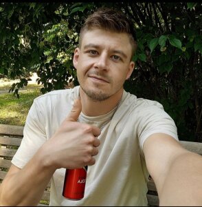 TwoHotTwoHorny Public Pic 3