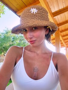 babyyyVal Greece Pic 3