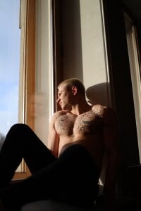 SterlingNoirのAbout meの枚の写真