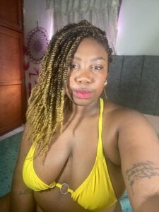 karlaebony Public slika 3