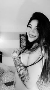 Lia_rouse04 LAURA Pic