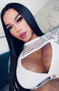 tinaqueen_noa Too Beautiful to Be Innocent 🤍🔥 Pic