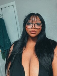 HOTMILFKATIEE BATHROOM SELFIES😜 Pic