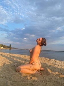 Beach time #Wet #Naked 🤤😘😜💋 de EveHyde  2 Imagens