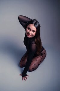 little_emma0 Some things look better in black… like secrets Immagine  3