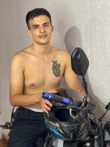 massimo_greco_ On my motorcycle 👀🏍 Foto