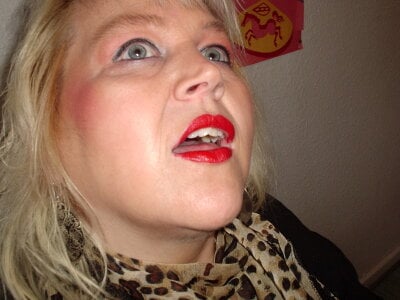 Blasflittchen selfies im Büro Pic 4