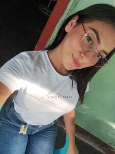 Arianna-23 Public Pic 5