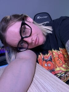 MAXXXTV Public Pic 4