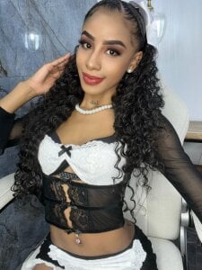 aaliyah_beller a sexy and slutty maid Pic 3