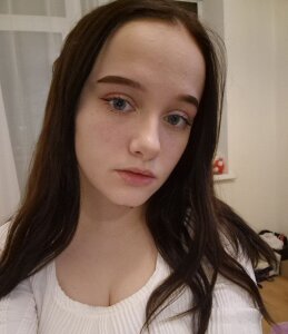 Nicole-Kiss Public Pic 4