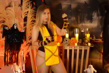 MaddieTeaseのYour Hot Fighter !!💪🥊 🎃🔥の 5枚の写真