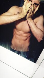 Public de ezepasti  2 photos