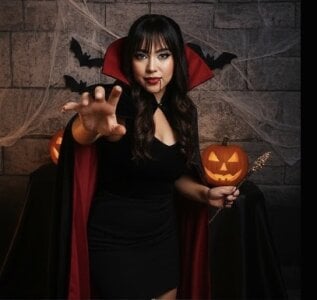 Damara_Rolands- Vampire Pic