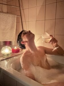 Sr_evann: new photos in the bathtub ( 2 фото)