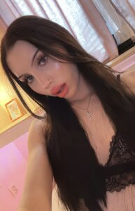 EmilyMosley Public Pic 6