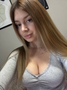 BlondeHott Public Pic 5