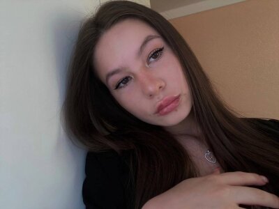 Cammila_Cute Public Pic 4