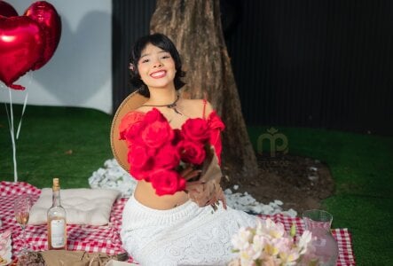 chloe_watson_ a nice day for a picnic 🎆 รูป  3