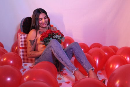 Shasa_8 I have a flower for you... Come get it and find what I have behind them! 🌹 Gambar 8