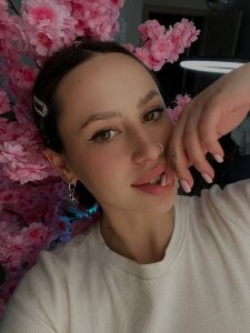 formoneyes Nice to meet you, I'm Kira Pic 7