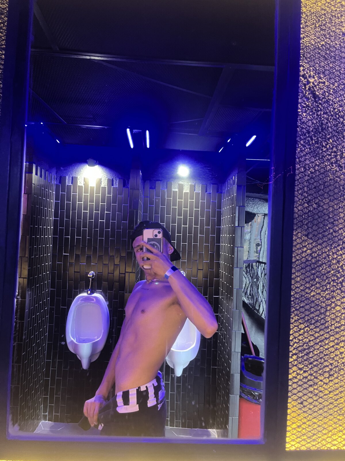 صور Dominik_Souza الرائجة  1993