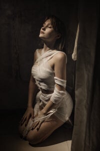 BritnieCute "The dust of centuries suits my face." Immagine  3