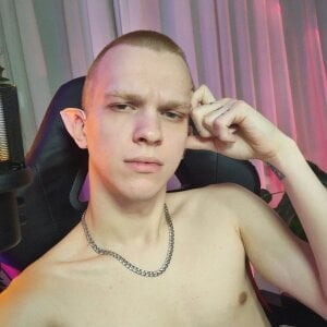 SELFIE FROM COSTUMED STREAM de ravi_olle  3 photos